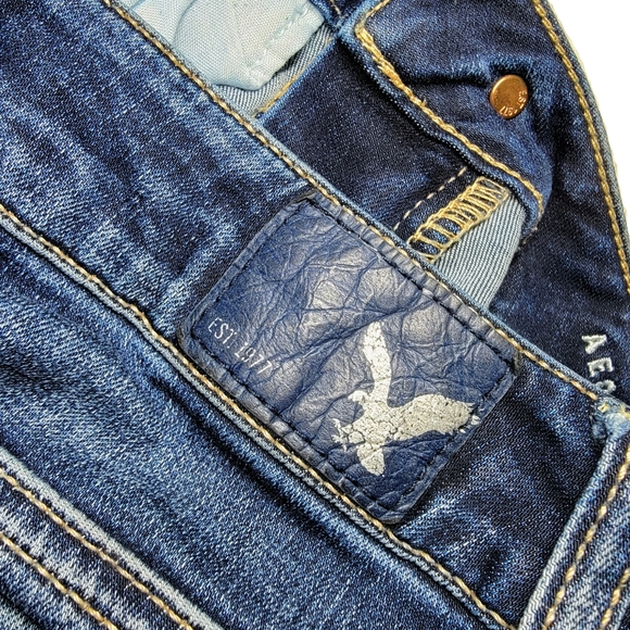 🎉 LAST CHANCE! 🎉 American Eagle Distressed Jeggings / Dark Wash / Size 4 Short - Picture 8 of 12